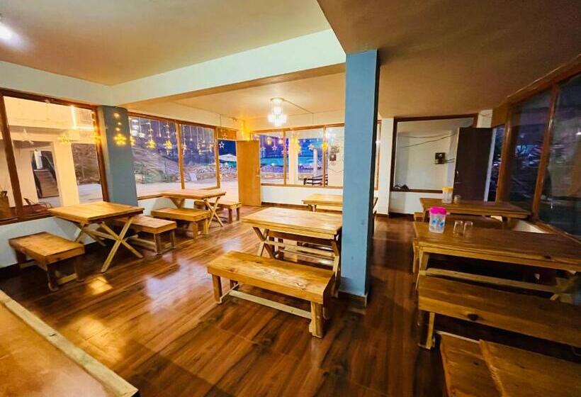 בית מלון כפרי The Beas Riverside Resort, Manali