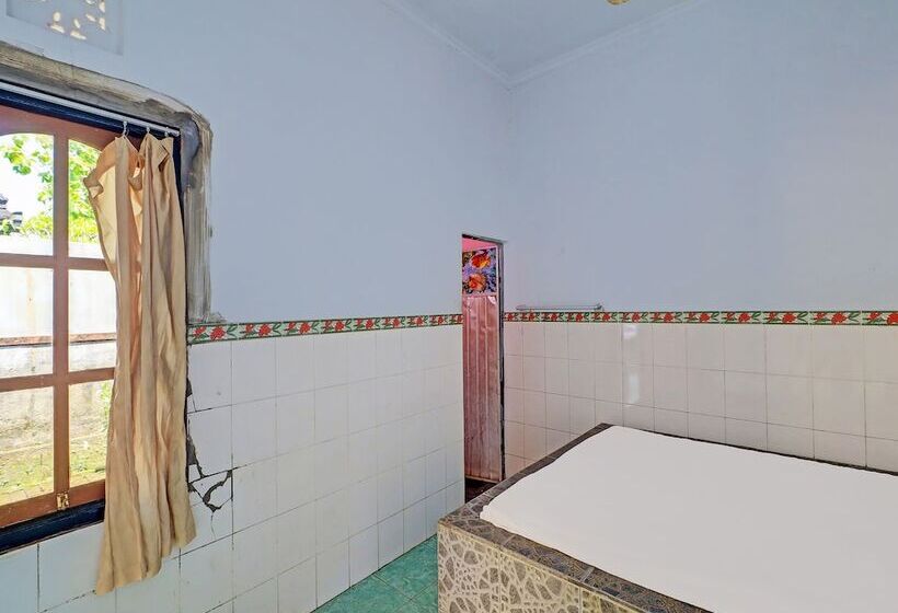 בית מלון כפרי O Sekar Jagat Near Pantai Baluk Rening