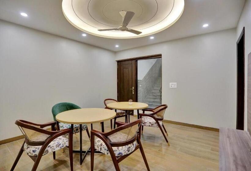 Отель Townhouse Xanthe