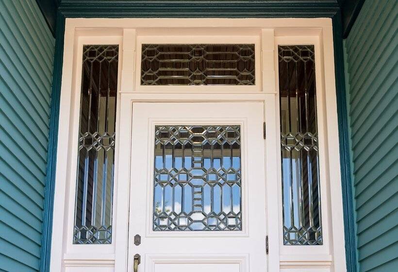 فندق صغير The August House