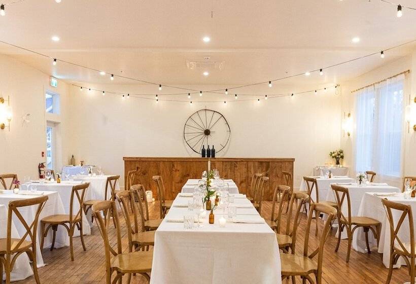 فندق صغير The August House