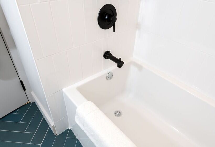 فندق صغير The August House