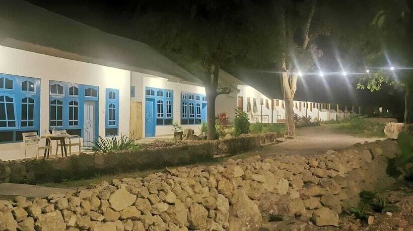 Общежитие The Village Rua Beach Homestay