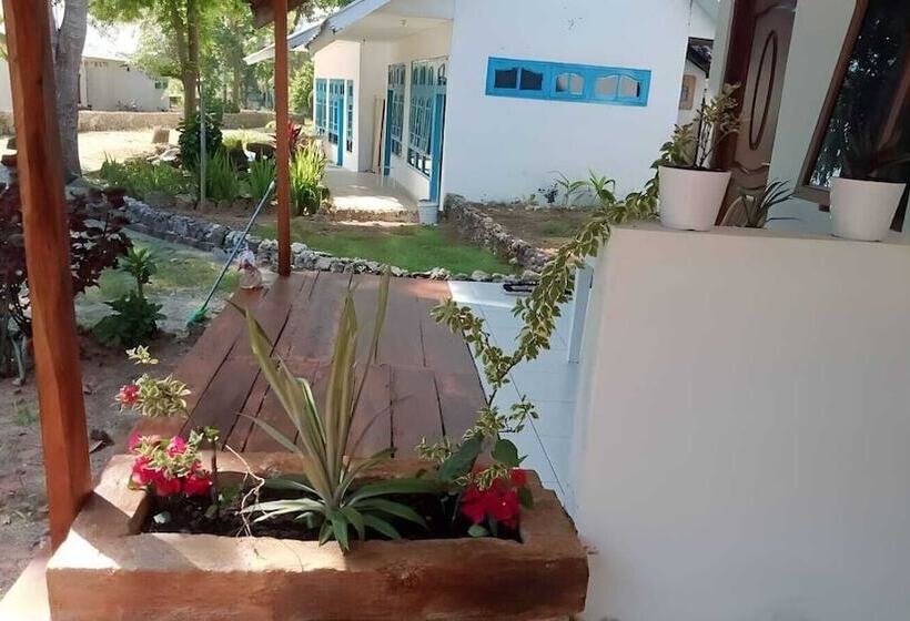 Общежитие The Village Rua Beach Homestay