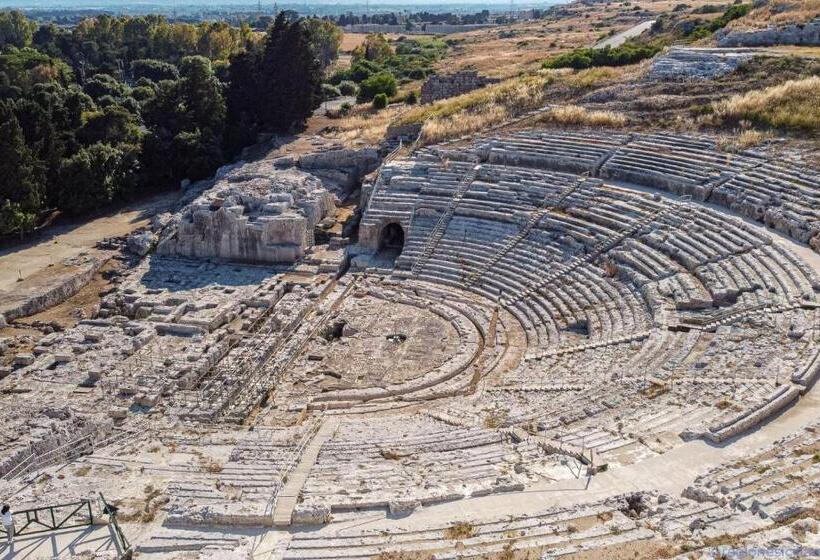 تختخواب و صبحانه La Trinacria