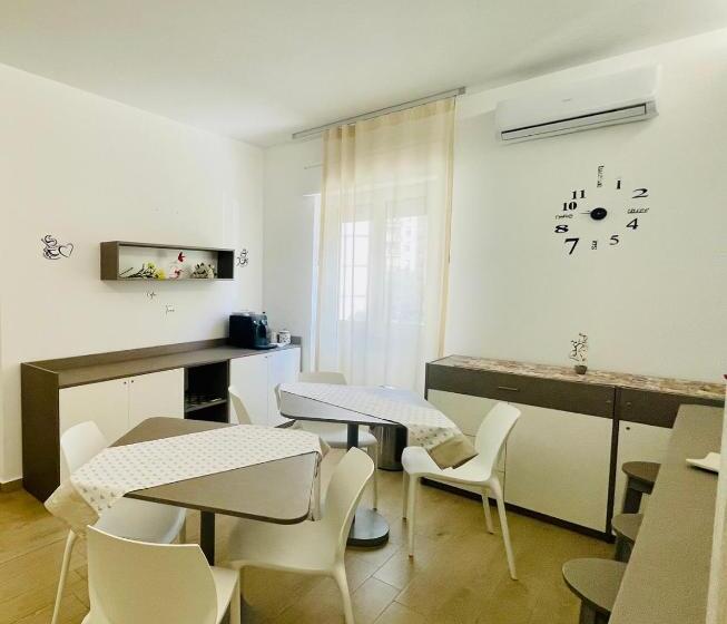 تختخواب و صبحانه La Trinacria