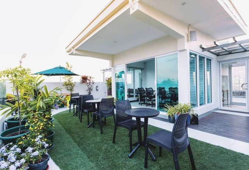 H Plus Hotel Powered By Cocotel