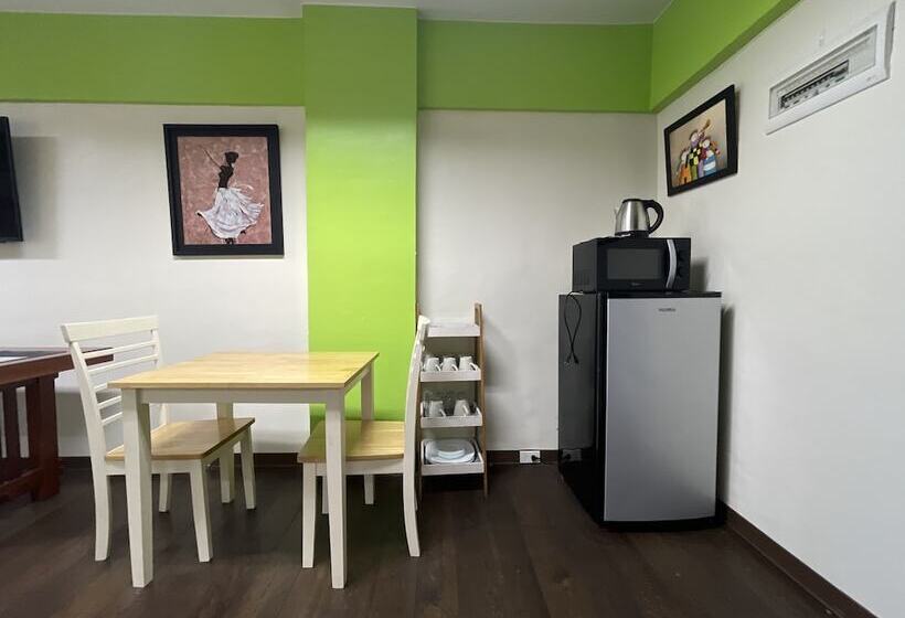 H Plus Hotel Powered By Cocotel