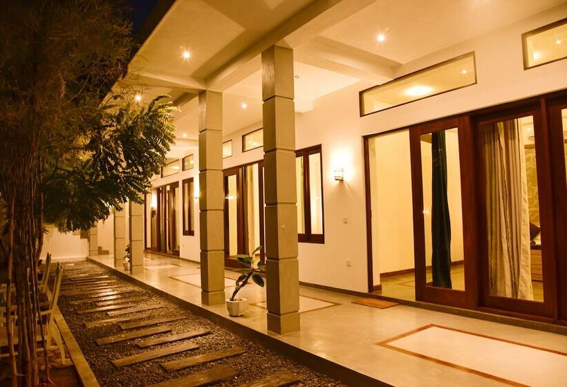 فندق Hiru Lagoon Negombo