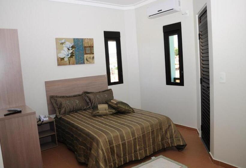 בית מלון כפרי Rancho Alegre Palace