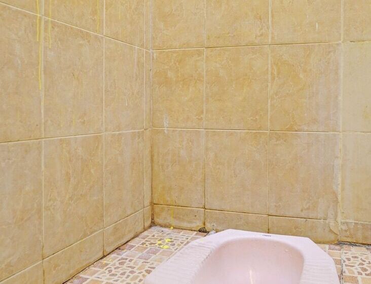 ホテル Spot On 92372 Rinda Homestay Syariah & Resto