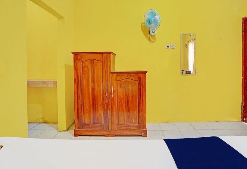 ホテル Spot On 92372 Rinda Homestay Syariah & Resto