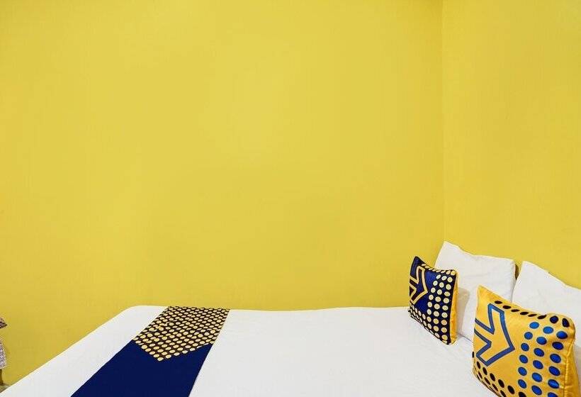 ホテル Spot On 92372 Rinda Homestay Syariah & Resto