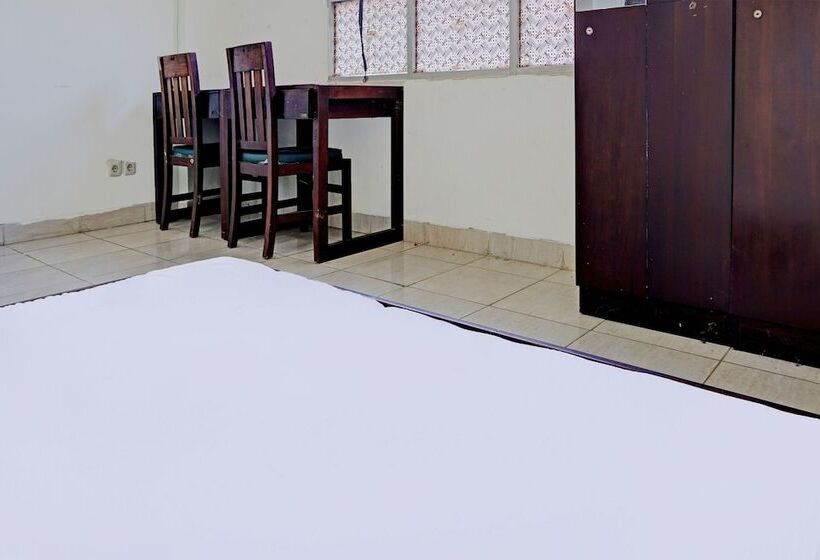 ホテル Spot On 92374 Penginapan Rusunawa