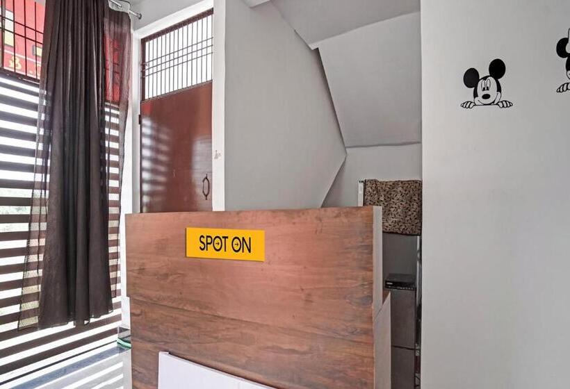 فندق Spot On J S Residency