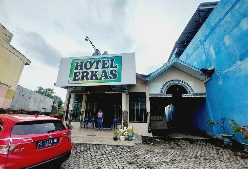 Spot On 92368 Hotel Erkas