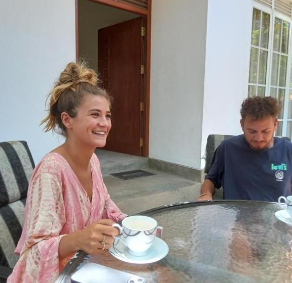 Общежитие Kith And Kin