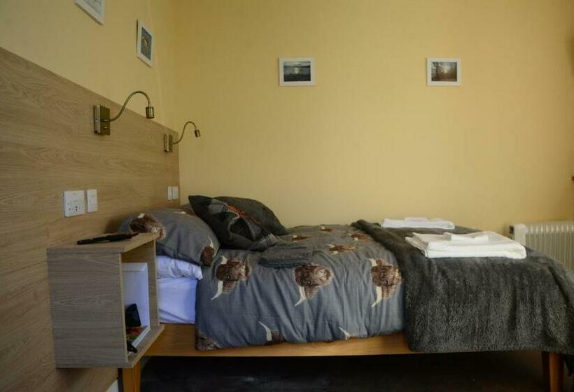 민박 Room At The Back, 2 George Street