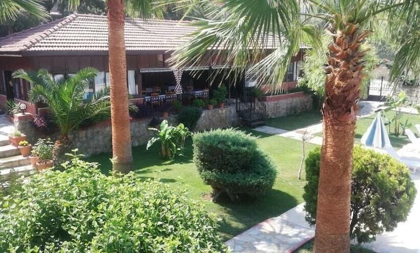 Отель Carrington Suites