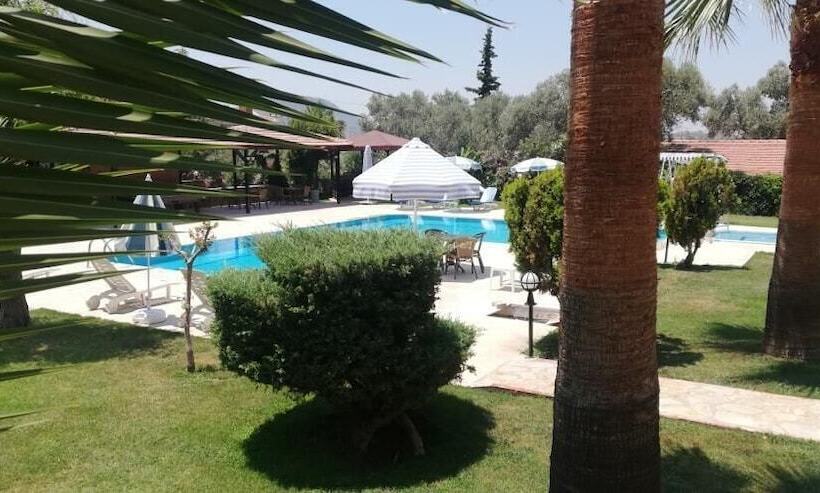 Отель Carrington Suites