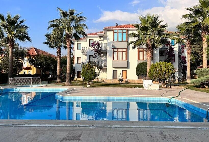 Отель Carrington Suites