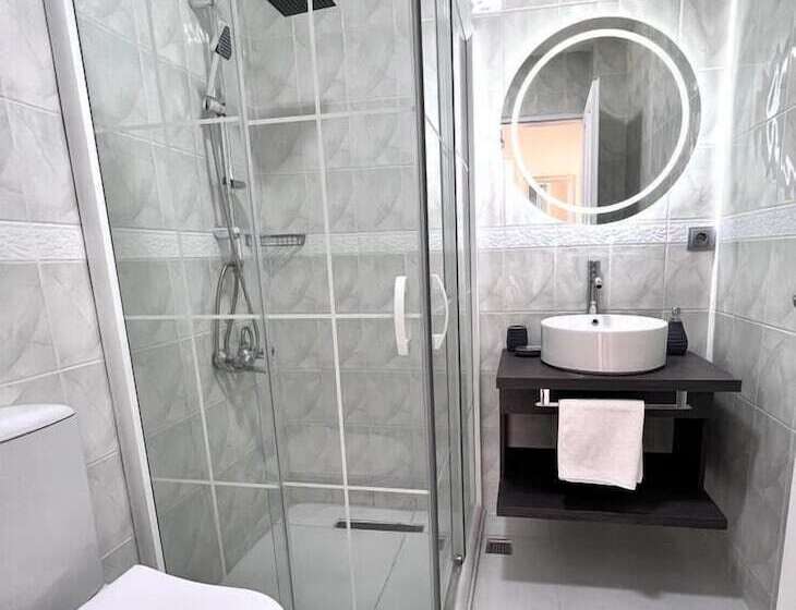 Отель Carrington Suites