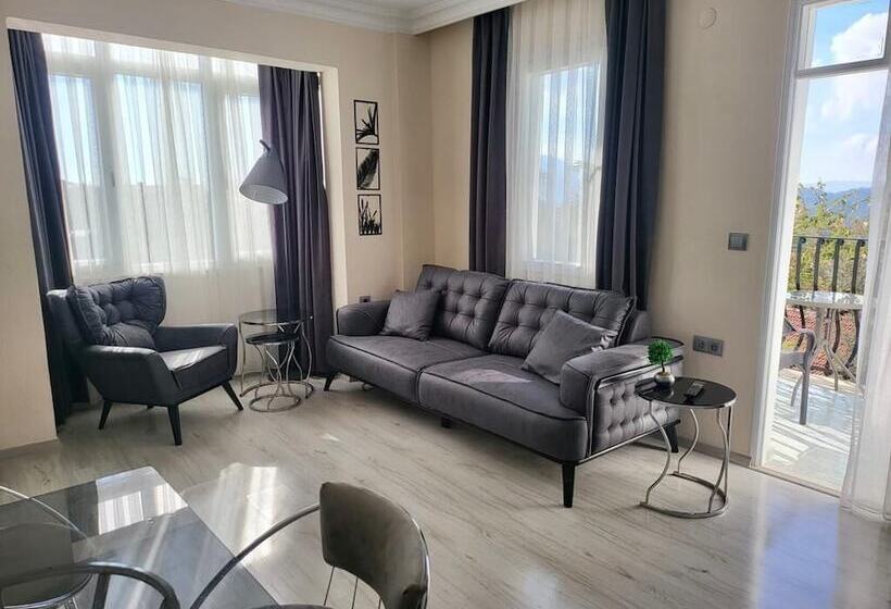 Отель Carrington Suites