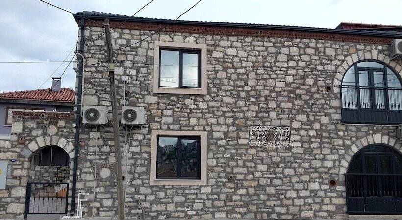 هتل Chakra Vourla