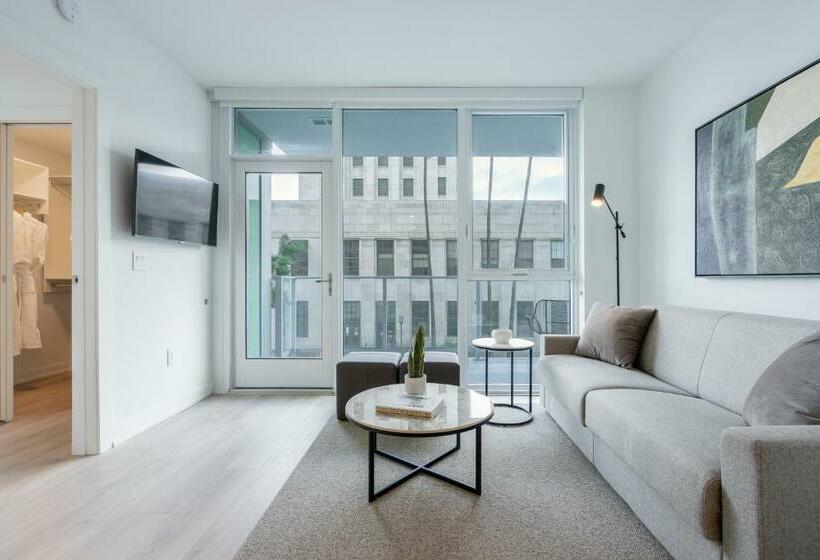 فندق Level Long Beach   East Village