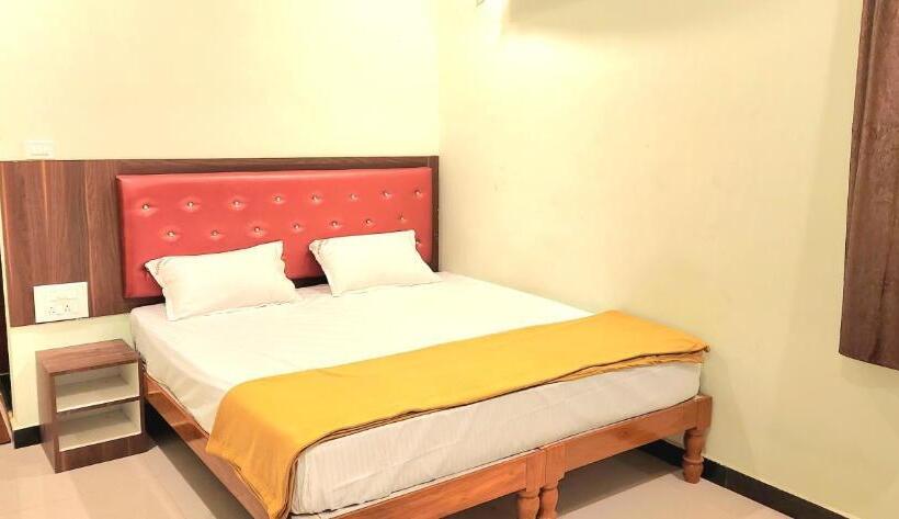 Отель Ponni Residency Thanjavur