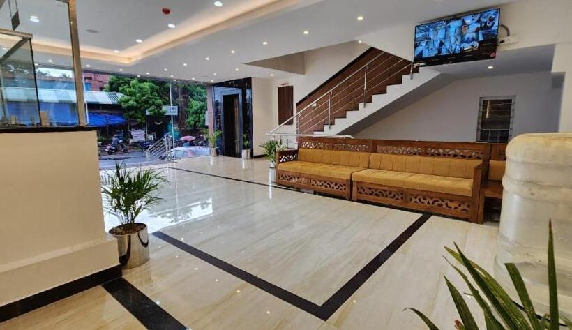 Отель Ponni Residency Thanjavur