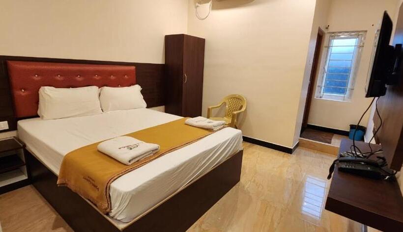 Отель Ponni Residency Thanjavur