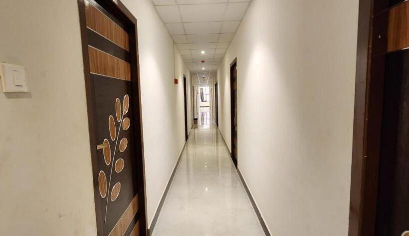 Отель Ponni Residency Thanjavur