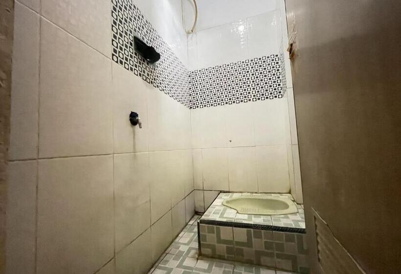 Отель Spot On 92362 Pondokan Tali Super