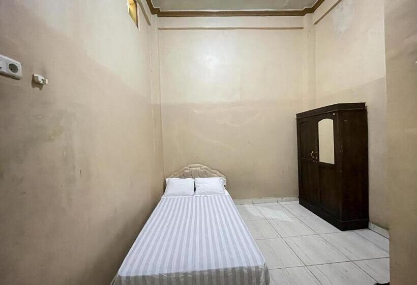 Отель Spot On 92362 Pondokan Tali Super