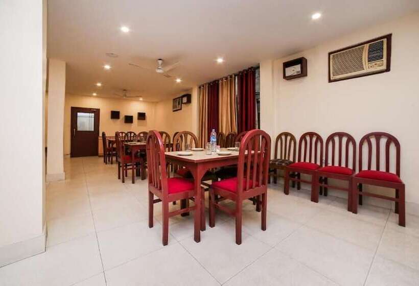 Отель Uttam Guest House