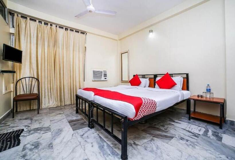 Отель Uttam Guest House