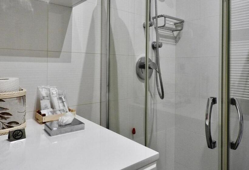 פנסיון Sole Tra I Pini   Foresteria Lombarda