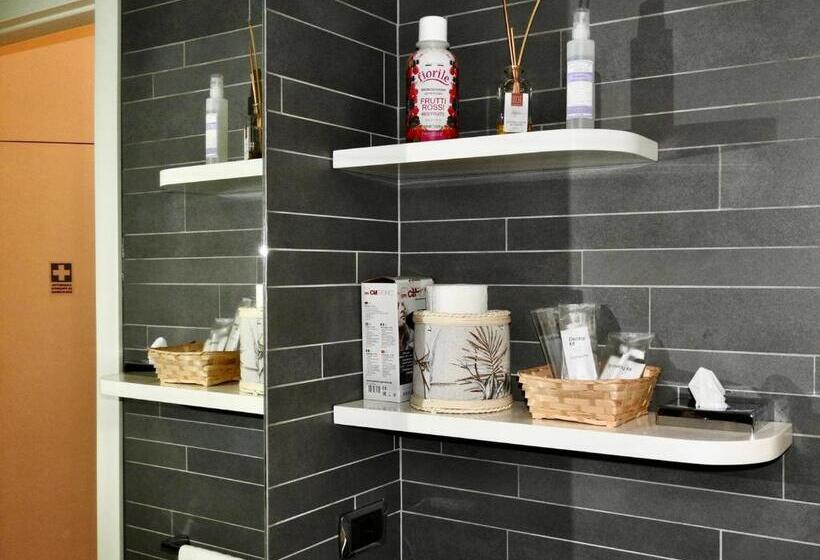 פנסיון Sole Tra I Pini   Foresteria Lombarda