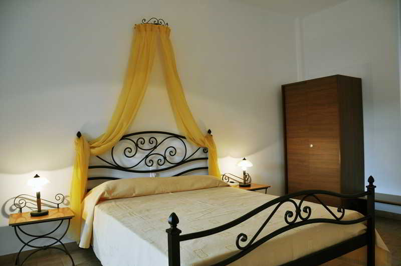 Elia Deluxe Apartments