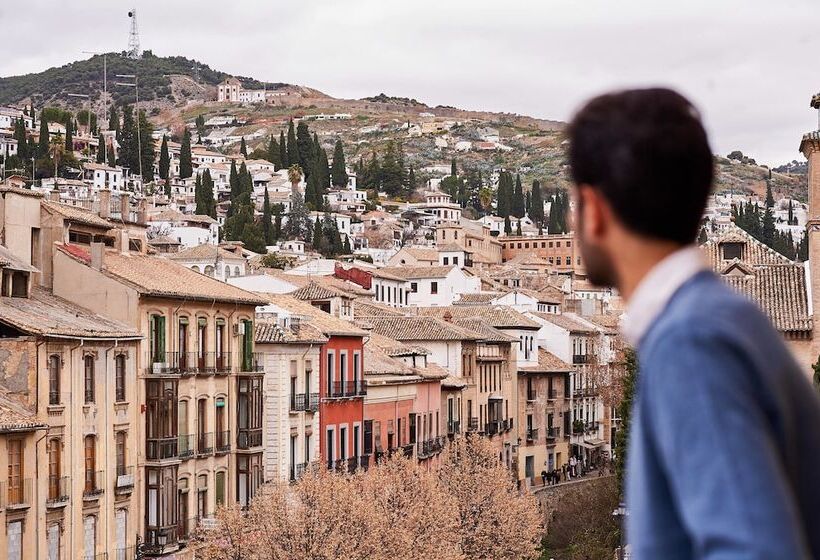 مسافرخانه AMC Granada