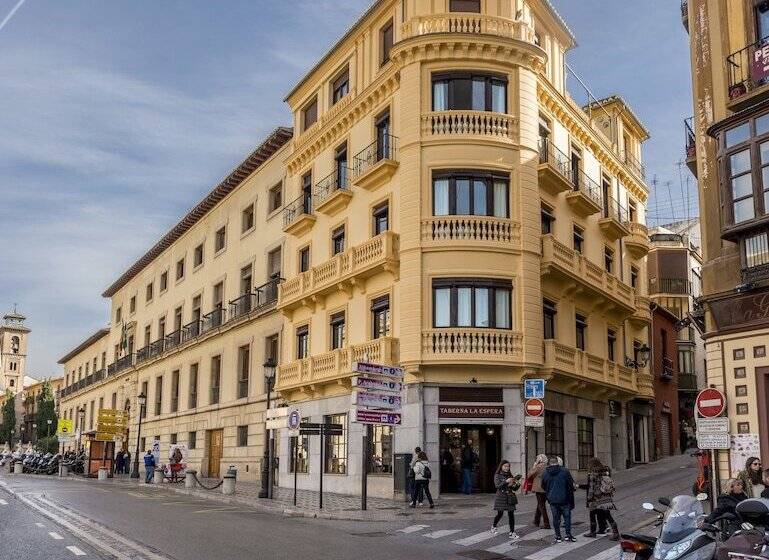 مسافرخانه AMC Granada