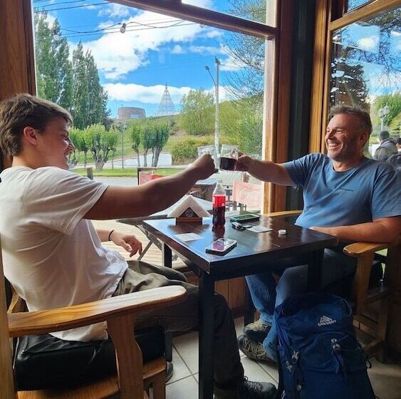 فندق فئة نجمة واحدة Del Glaciar Libertador