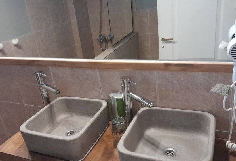 فندق فئة نجمة واحدة Del Glaciar Libertador