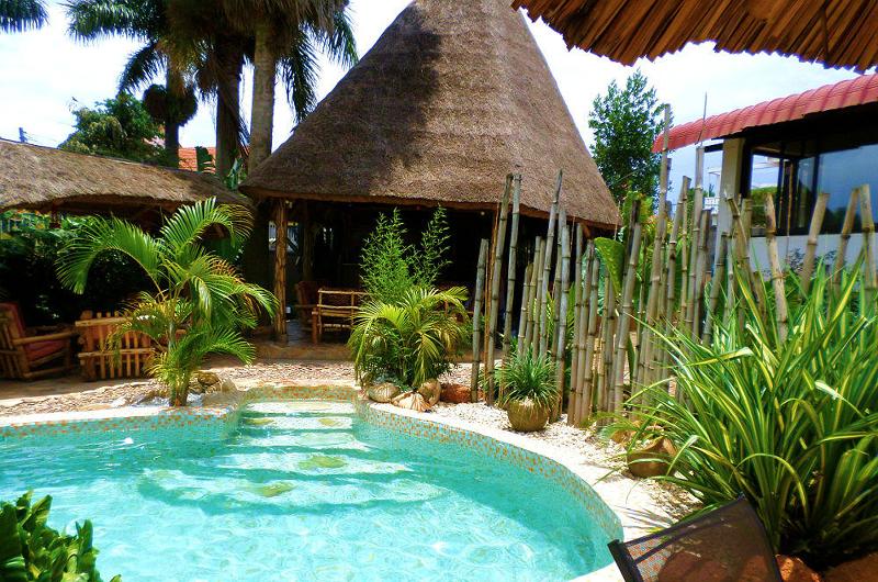 هتل 2 Friends Beach