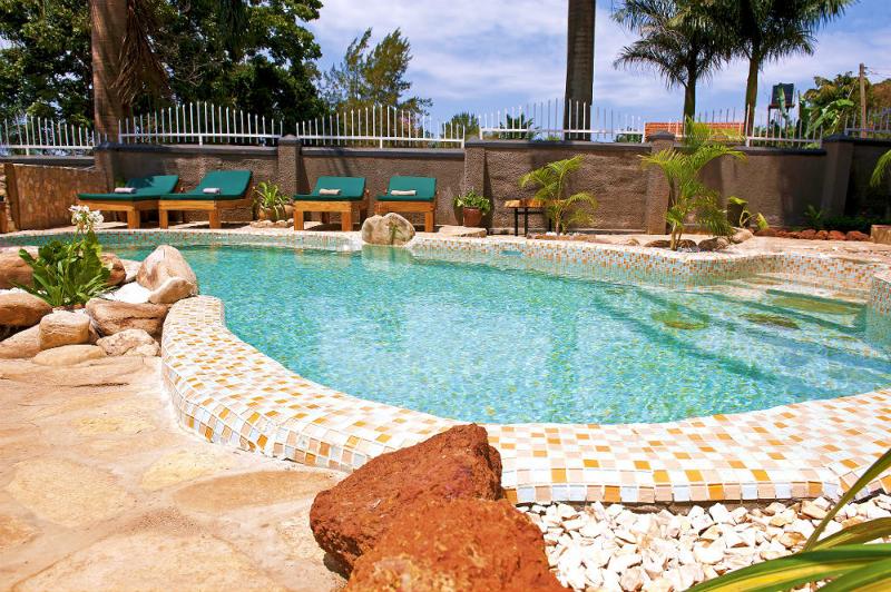 هتل 2 Friends Beach