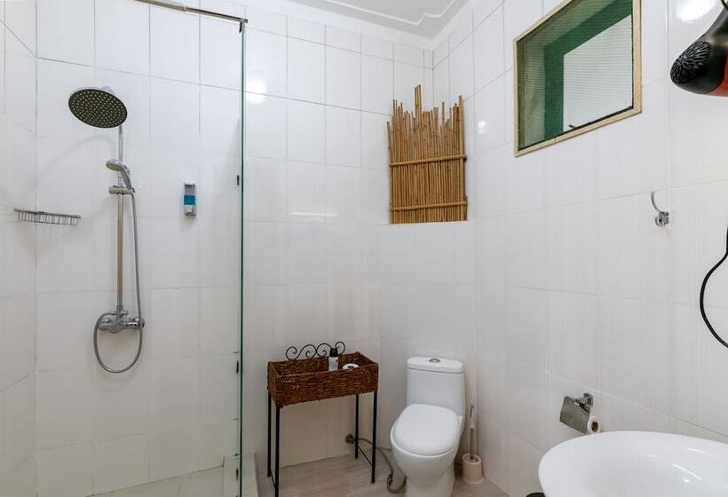 هتل 2 Friends Beach