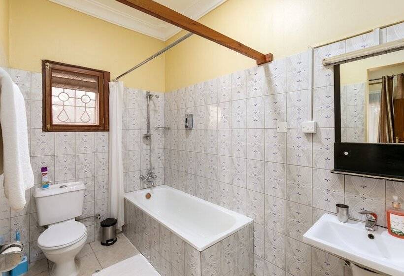 هتل 2 Friends Beach