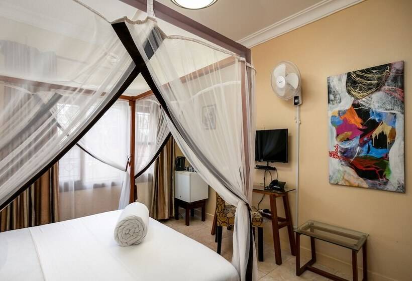 هتل 2 Friends Beach