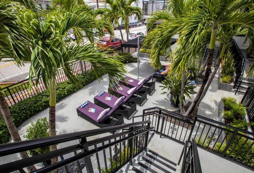 Отель Beachside All Suites